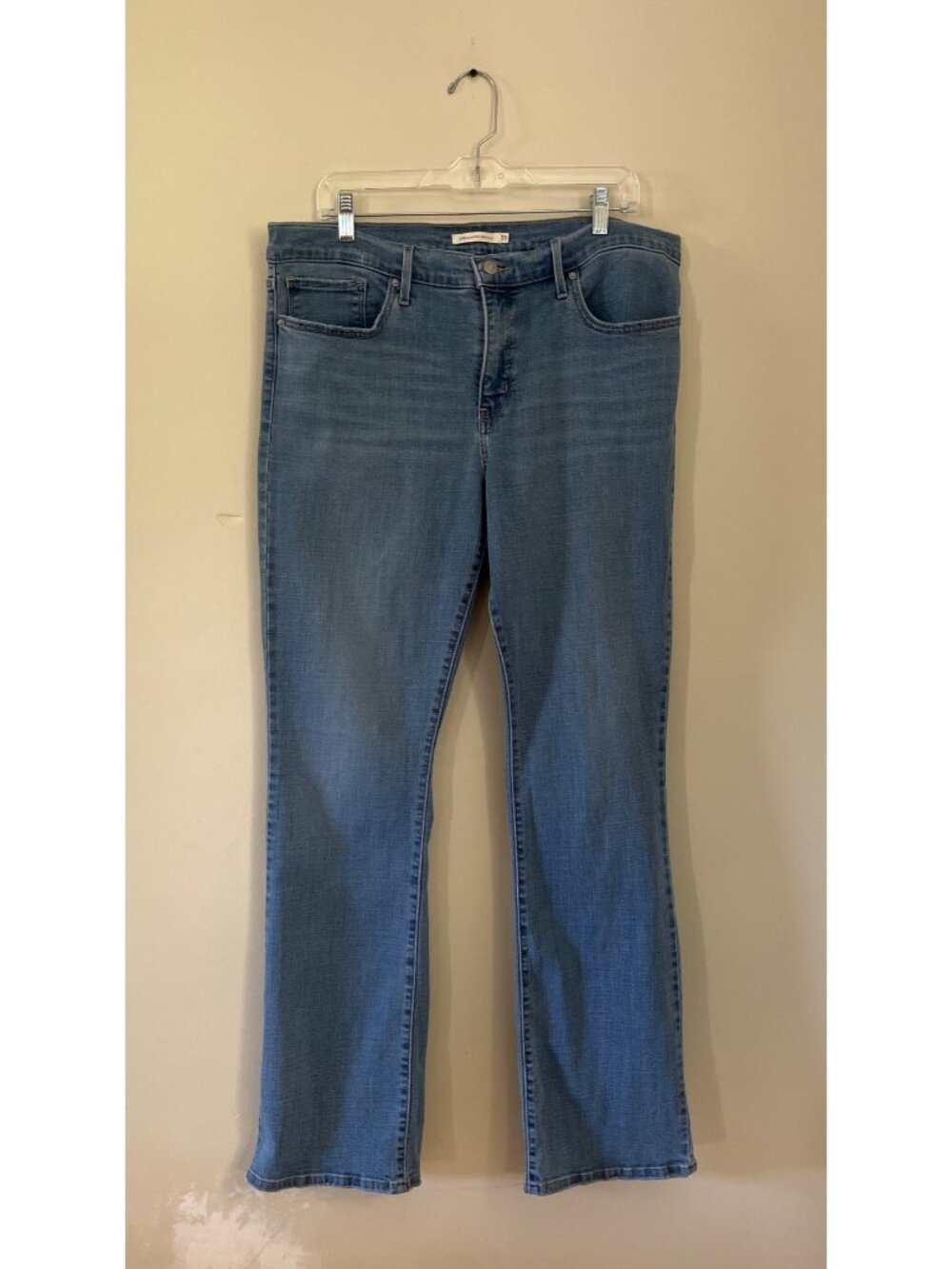 Levi's Womens Size 33 Shaping Bootcut Light Wash Denim Blue Jeans High-Rise